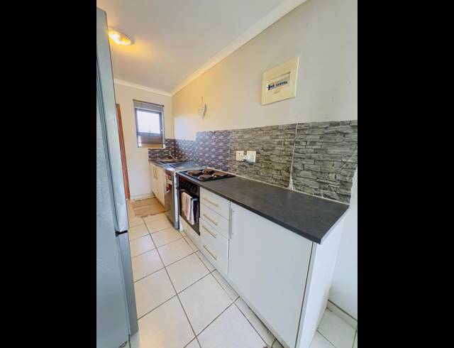 2 BEDROOM APARTMENT FOR SALE IN NEWLANDS EAST